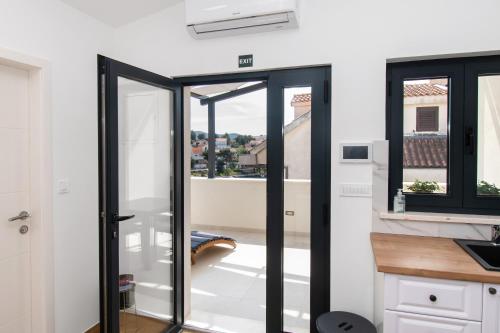 a sliding glass door with a view of a balcony at Apartmani Monika in Zaboric
