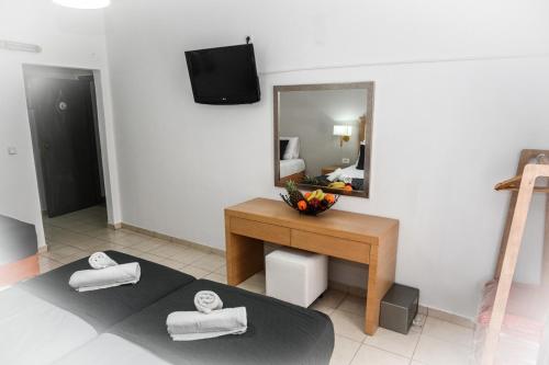 a room with a mirror and a table with towels at ANGELA STUDIOS in Kremasti