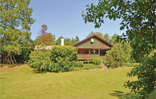 a house in the middle of a yard at Holiday Home Farsø Qr-1965 in Hvalpsund