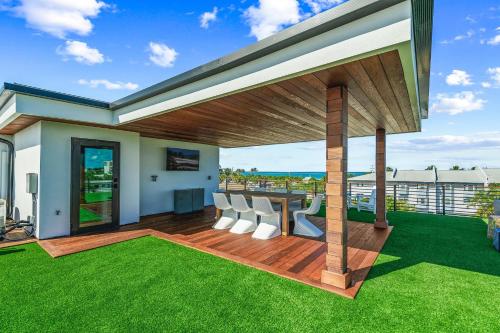 Just Lanai-ing Around – Photos 2