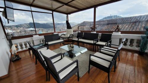 a room with chairs and tables and a view of the amphitheater at Hotel Colonial - Casa Francisco in Quito