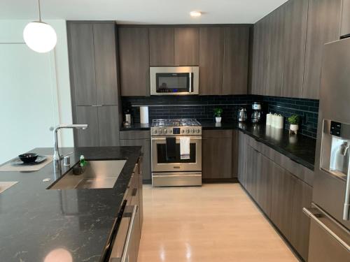 Top Floor 3 Bed 3 Bath Penthouse Living In Luxury photo 22