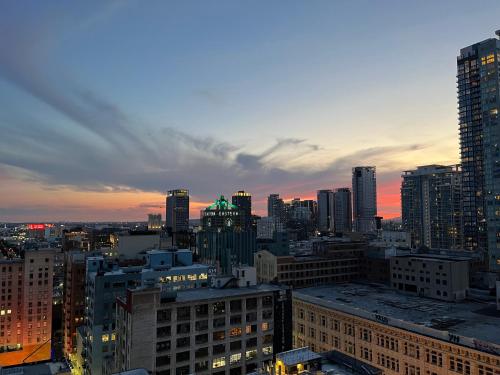 Top Floor 3 Bed 3 Bath Penthouse Living In Luxury photo 11