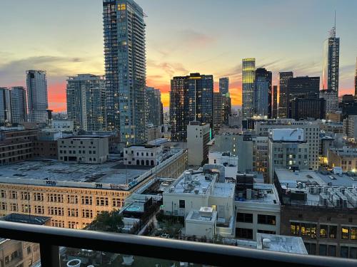 Top Floor 3 Bed 3 Bath Penthouse Living In Luxury photo 12