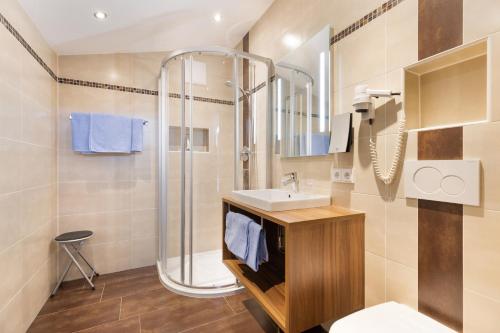 a bathroom with a sink and a shower at Pension Glockenstuhl in Finkenberg