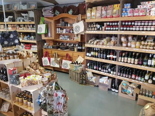 Supermarket nebo jiné obchody v  chaty nebo okolí