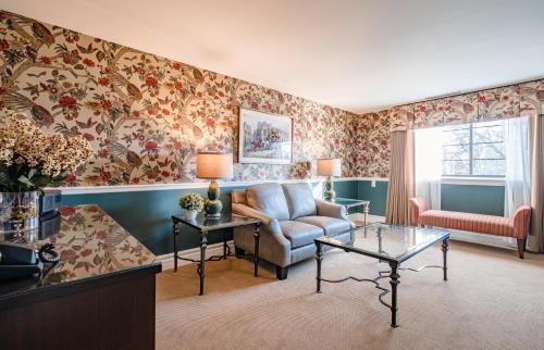 a living room with a couch and a table at Red Coach Inn in Niagara Falls