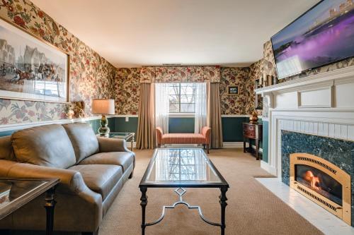 a living room with a couch and a fireplace at Red Coach Inn in Niagara Falls