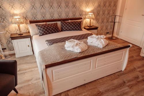 Un pat sau paturi într-o cameră la AnaCapri Gästehaus Venezia