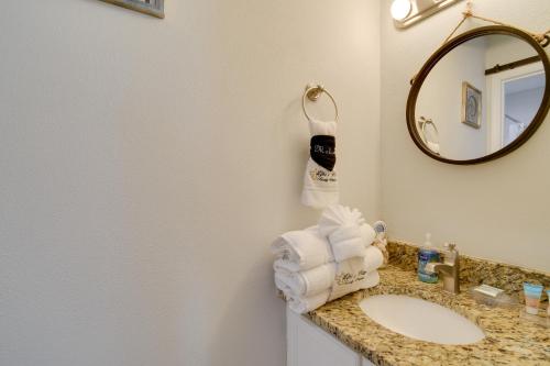 ガルフ・ショアーズにあるVibrant Gulf Shores Getaway with Pool and Beach Accessのギャラリーの写真