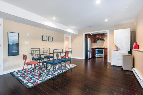 Explore Delta from Deluxe 2B/2B basement – Photos 5