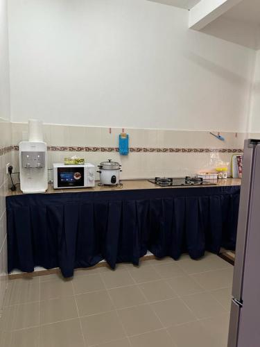 Η κουζίνα ή μικρή κουζίνα στο HOMESTAY KAK NAA