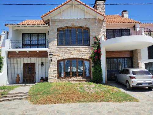 casa vista al rio