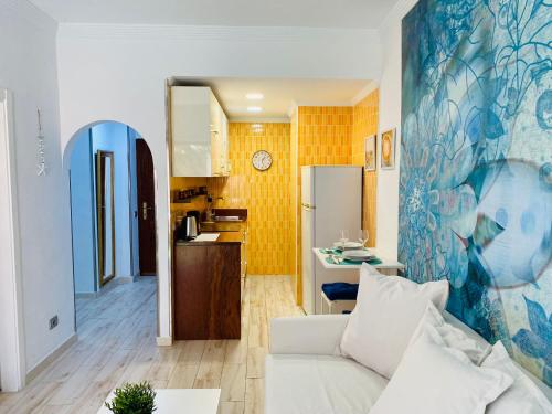 Salvador Cuyas "Apartamento el Mar"