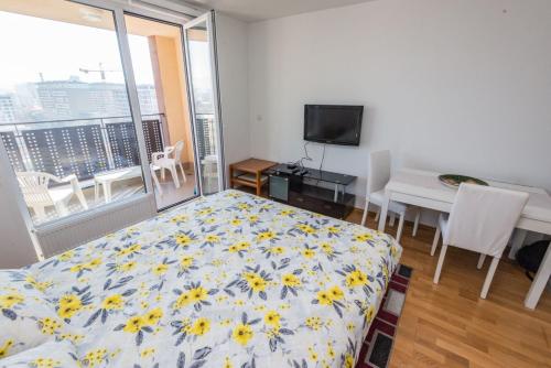 Μια τηλεόραση ή/και κέντρο ψυχαγωγίας στο HAFSA apartments Sarajevo City view