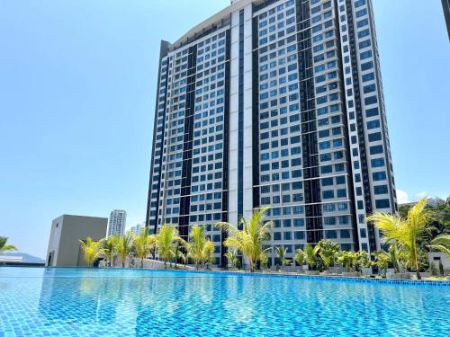 Bazén v ubytování Jesselton Quay Seaview Homestay near Suria Sabah by StayPlace nebo v jeho okolí
