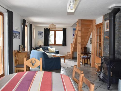Chalet 5 pièces près de la forêt à Pralognan-la-Vanoise, idéal pour 8 personnes - FR-1-464-176