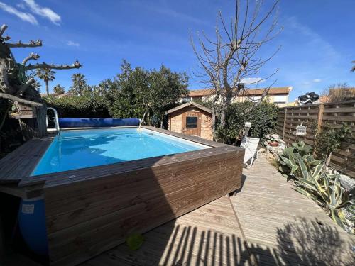 Maison avec Piscine Privée, Proche Plage et Commerces, Jardin et Terrasse, 6 Pers - FR-1-701-61