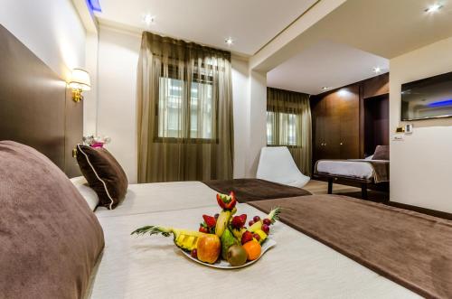 a bowl of fruit on a bed in a hotel room at Hotel Princess in Ourense