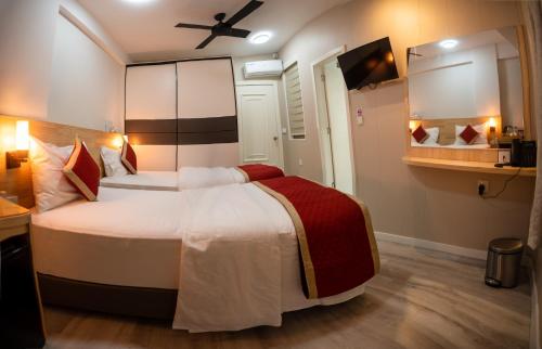 Ένα ή περισσότερα κρεβάτια σε δωμάτιο στο Tourist Inn Grand