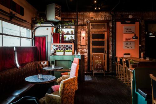 a restaurant with couches and tables and a bar at The Cambie Hostel Seymour in Vancouver