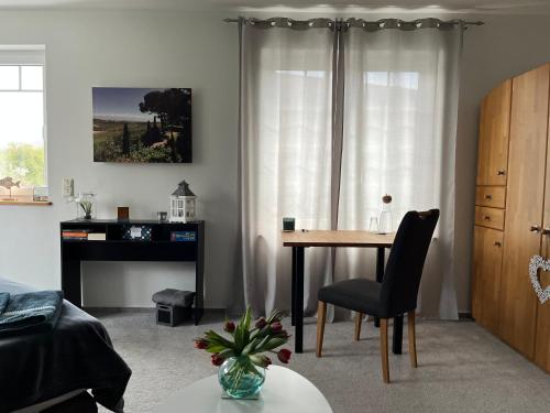 Posezení v ubytování Alternative zum Hotel Zimmer im Einfamilienhaus-eigenes Badezimmer im Flur