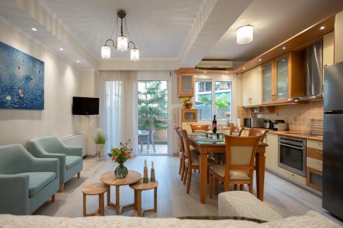 Maria & Philip's Garitsa Hideaway