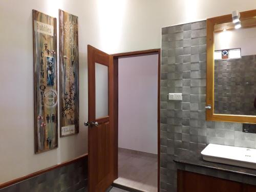 A bathroom at Luxury Villa with BB Free WI-FI