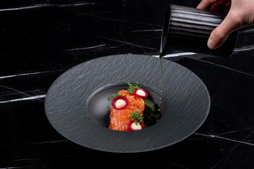 Comida en o cerca de este hotel