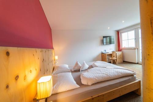 Katil atau katil-katil dalam bilik di Panorama Hotel Himmelreich