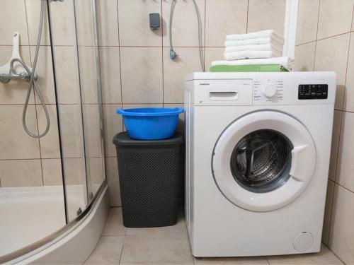 Ένα μπάνιο στο Apartments Helena