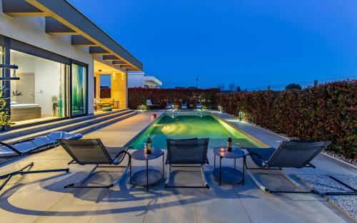 Villa Patras - Pool mit Hydromassage - istriensonne 0673
