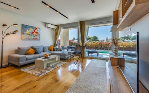Villa Patras - Pool mit Hydromassage - istriensonne 0673