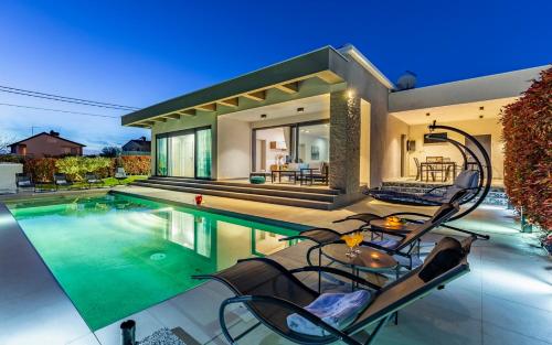 Villa Patras - Pool mit Hydromassage - istriensonne 0673