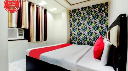 Кровать или кровати в номере HOTEL KABIR