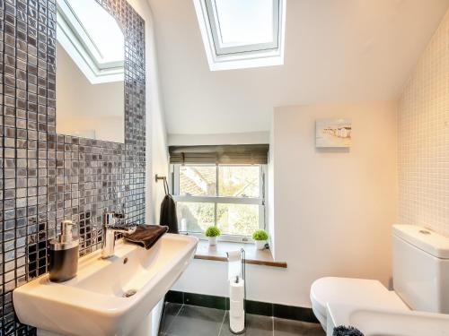 Bathroom sa Ryburn House - Uk43518