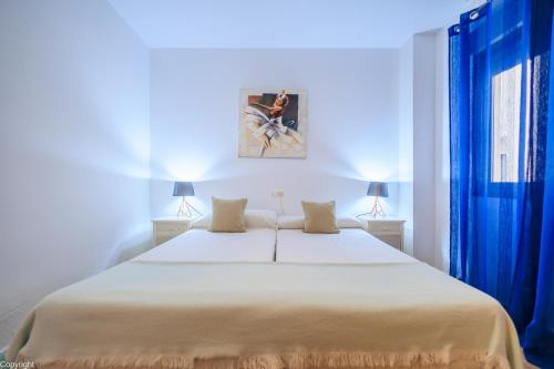 En eller flere senge i et værelse på Apartamentos Madrid