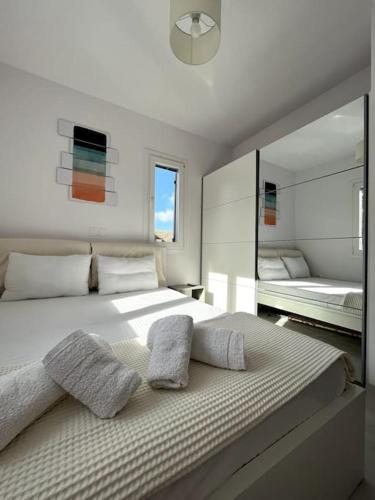 Minimal Blue Apartment with Sunset View in Paros