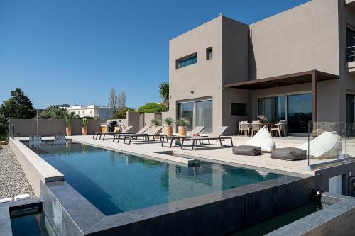 een huis met een zwembad voor een huis bij AGAVE HILL LUXURY HOUSE in Chania