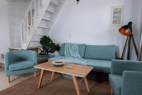 Χώρος καθιστικού στο White Wave Villa, 3min walk from beach