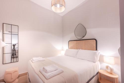 Postel nebo postele na pokoji v ubytování For You Rentals Bonito y exclusivo apartamento TEMPORAL en Embajadores Madrid AMP98