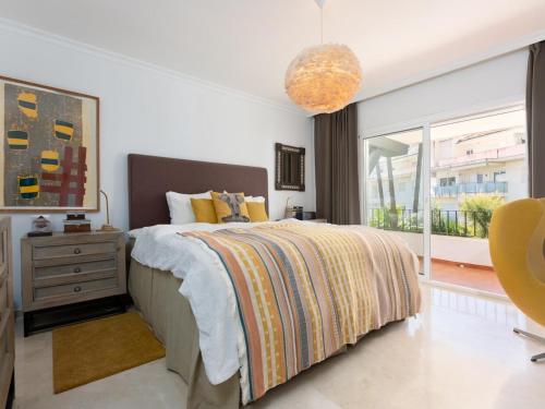 Posteľ alebo postele v izbe v ubytovaní Castiglione luxury beachfront duplex penthouse