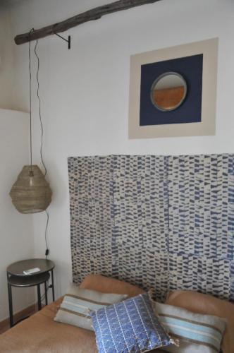 a living room with a couch and a picture on the wall at Le Mas des Perrines Maison d’Hôtes in Pernes-les-Fontaines