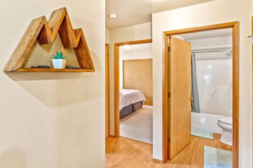 a bathroom with a toilet and a bedroom with a bed at Alpine Oasis in Leavenworth