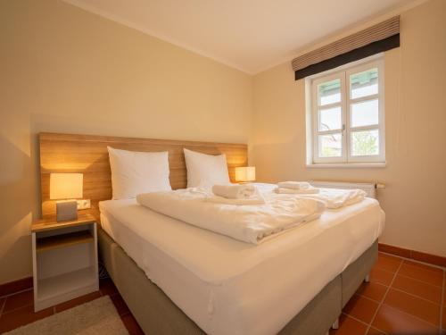 Postel nebo postele na pokoji v ubytování Feriendorf Rugana - Komfortplus Appartement mit 1 Schlafzimmern und Terrasse D46