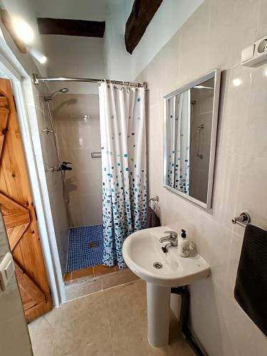 a bathroom with a sink and a shower at Casa en la Valleta in Ginestar