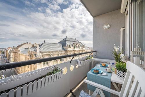 Liszt Ferenc Square Panorama Apt