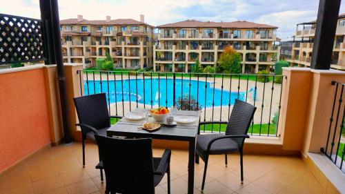 Πισίνα στο ή κοντά στο HC Apartments Kaliakria