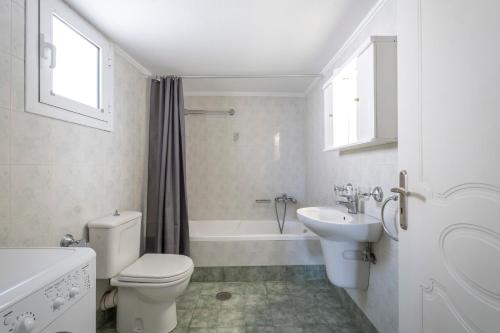 A bathroom at Nafplio view