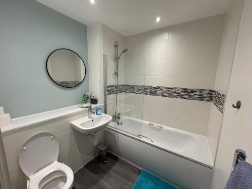 Balcony Marina Apartment With City Skyline Views - Free Secure Parking photo 9
